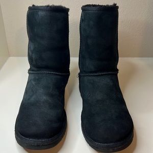 UGG CLASSIC SHORT BOOT